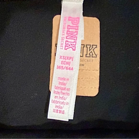 ❤️ VS-PINK Holiday Shorties - Picture 4 of 4